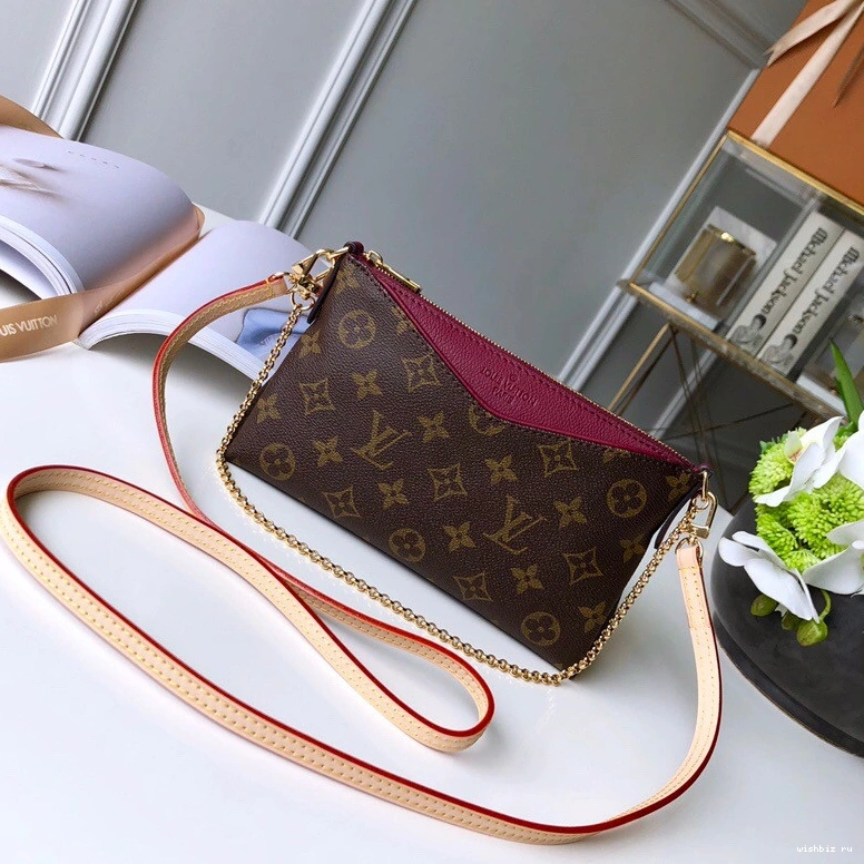 WIS Louis PALLAS Vuitton CHANELUTCH 0110